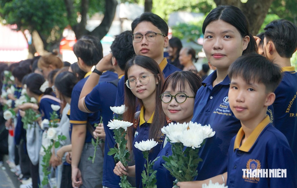 731-hai-cot-liet-si-duoc-tro-ve-noi-an-nghi-hanh-trinh-tri-an_nguoiphattu_com0 a (4).jpg